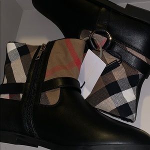 Burberry bootys for girls